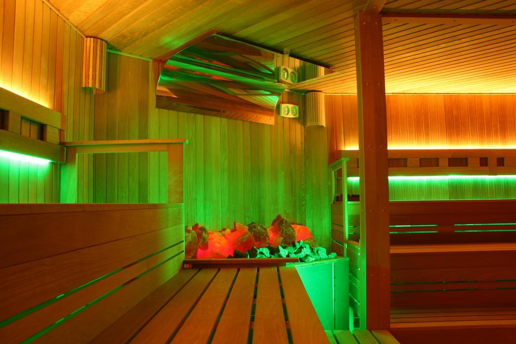 Holiday Beach Budapest Wellness Hotel With Sauna Park Exterior photo